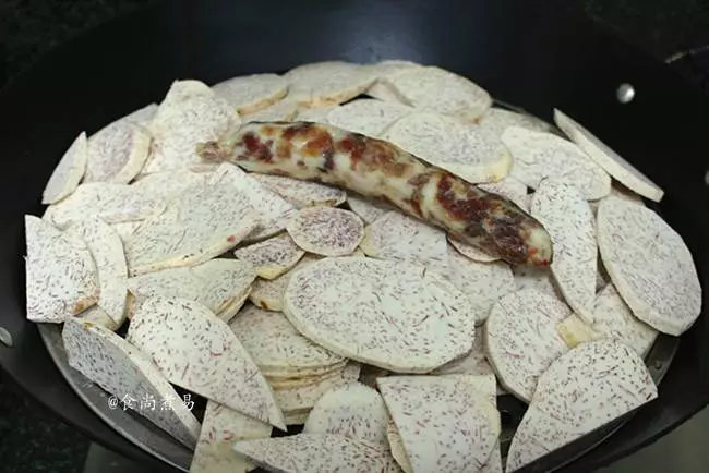香芋這樣做,比燉肉還香,乾爽酥軟不油膩,嘗過的都說好!