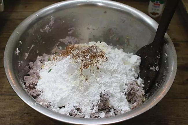 香芋這樣做,比燉肉還香,乾爽酥軟不油膩,嘗過的都說好!