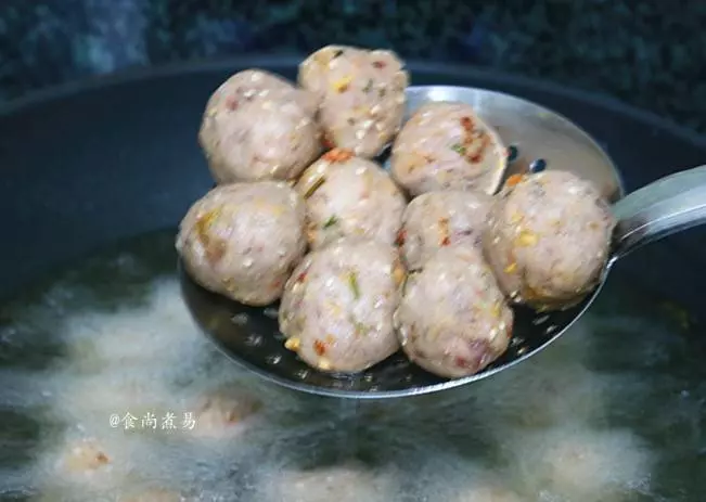香芋這樣做,比燉肉還香,乾爽酥軟不油膩,嘗過的都說好!