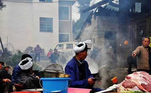 兒子是老闆,每月寄一萬塊回家,7歲孫女卻對爺爺說:爸爸早沒啦