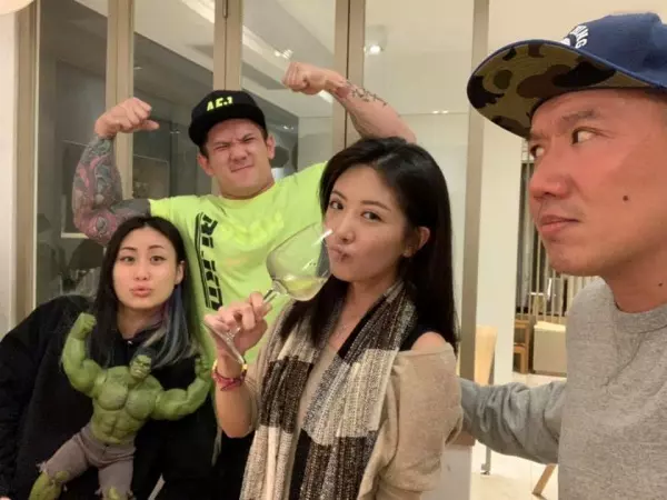 杜汶澤載女被拍!長發女見記者即閃躲,阿澤氣到爆粗!