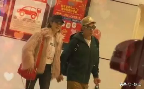 鄭秀文許志安相識相愛30年依舊很恩愛,兩人逛街還是如連體嬰一樣恩愛!