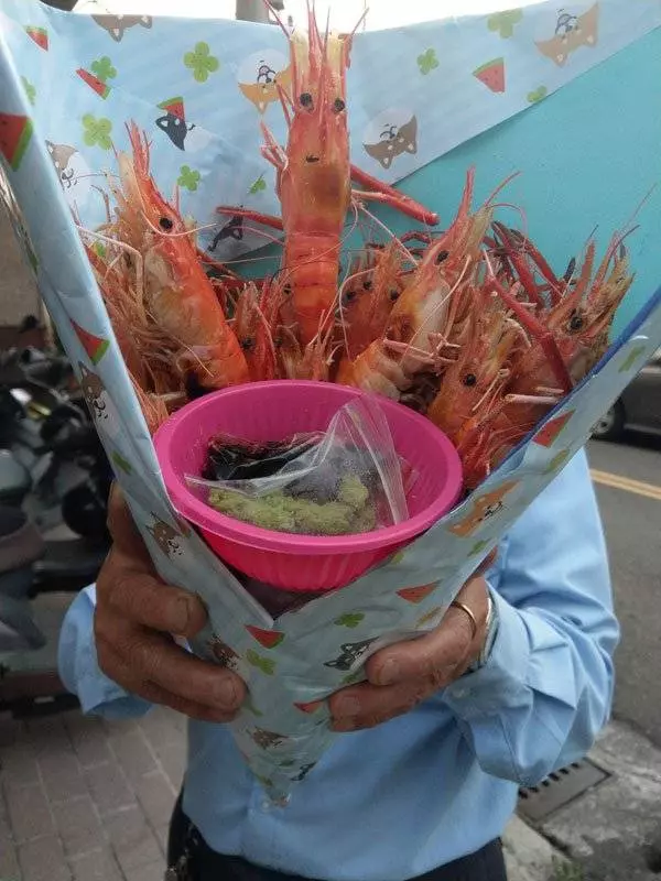 白色.情人節給女友驚喜 禮物視覺效果超震撼 !