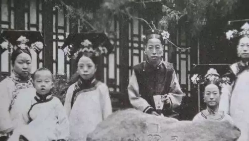 看完皇后、令妃、後宮「三千佳麗的素顏照」終於知道皇上有多苦了!