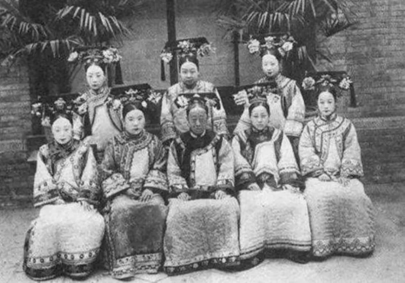 看完皇后、令妃、後宮「三千佳麗的素顏照」終於知道皇上有多苦了!
