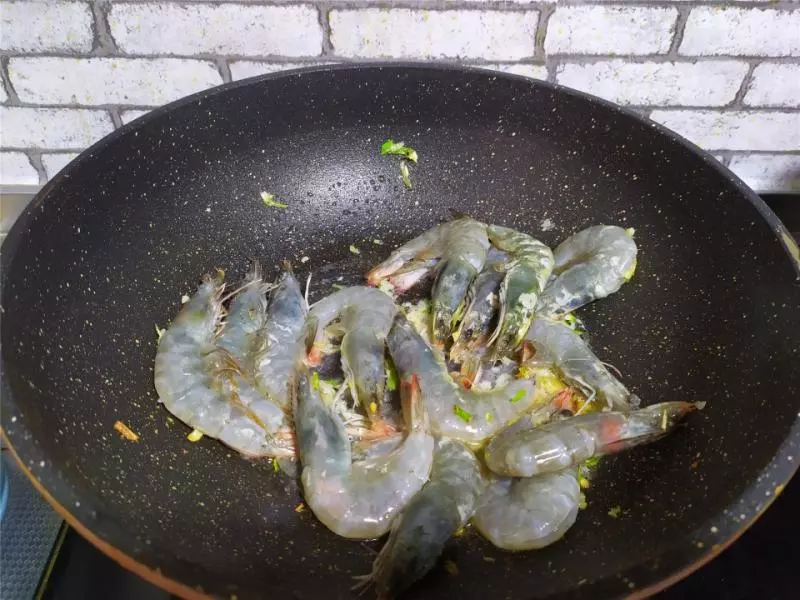 這才是大蝦最好吃的做法,不油炸不用蒸,5分鐘快手菜,營養美味