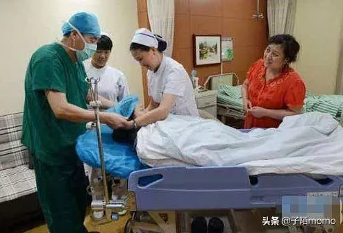 丈夫帶懷孕小三回家,婆婆說誰生兒子誰留下,小三聽見後落荒逃跑