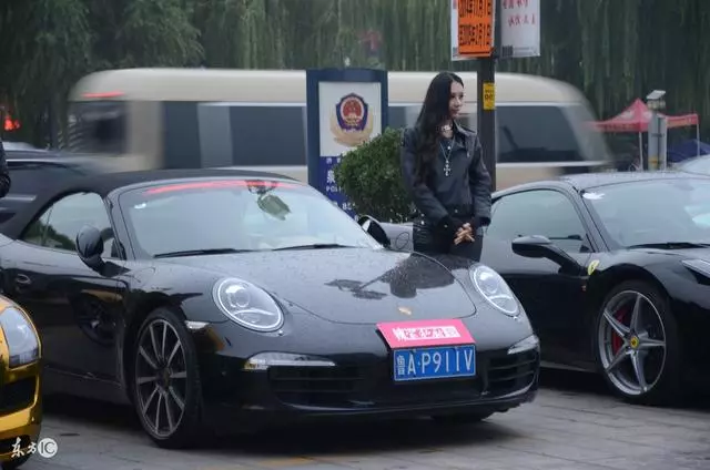小夥子失戀後去了殯儀館,不久後在火化名單中看到了前女友的名字