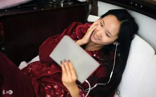 小夥子失戀後去了殯儀館,不久後在火化名單中看到了前女友的名字