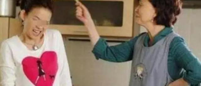 婆婆月子裡趕我回娘家,坐完月子我哥來了一趟,婆婆倒下悔不當初