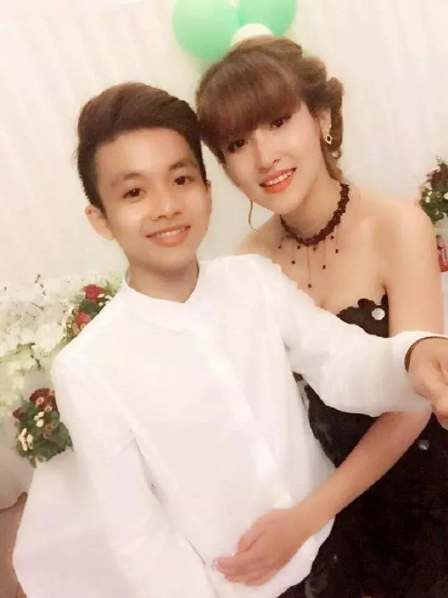 這位17歲小弟弟爽娶「大10歲女友」嚇到一堆人但大家看完照片全微笑祝福!