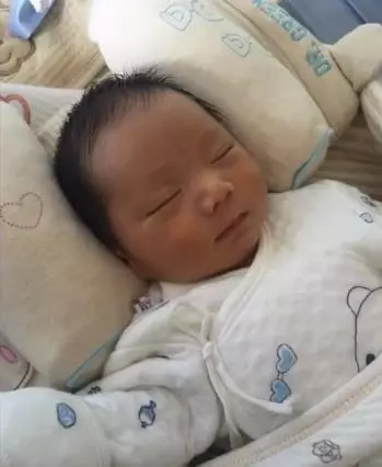 「她」花了8年把自己整成范冰冰!嫁給富豪生下一個兒子後,「兒子竟然長這樣」!!