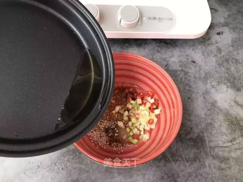 酸辣米粉:做法超級簡單,10分鐘就能搞定!