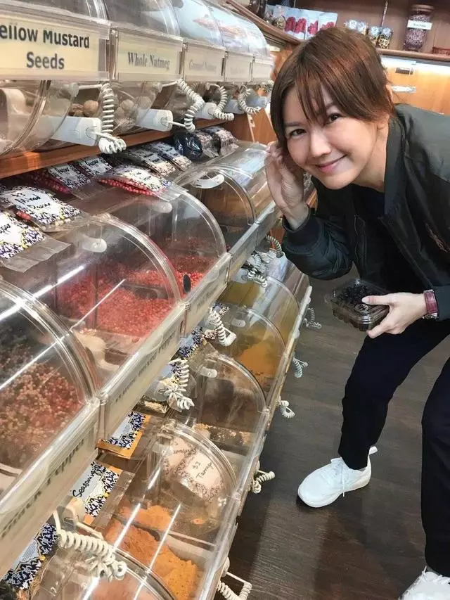 孫燕姿近照曝光,素顏出鏡,產後八個月身材已完全恢復!