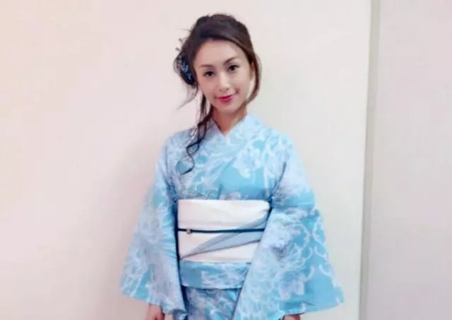 47歲酒井法子赴台表演,一場演出40萬,唱鄧麗君歌曲觀眾淚目