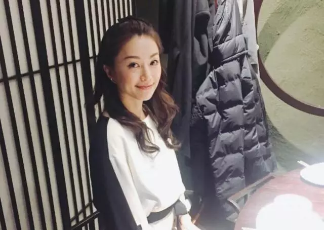47歲酒井法子赴台表演,一場演出40萬,唱鄧麗君歌曲觀眾淚目