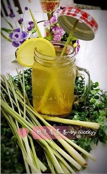 養生去風好喝又清香的【班蘭香茅茶】,對貧血、憂鬱症都有幫助,喝的時候再加檸更是贊