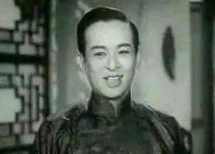 劉德華受他提攜,被發現時已僵硬,4任妻子7個子女大鬧靈堂爭遺產