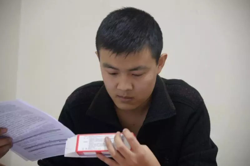 重症男孩背著父母簽下「生死書」,偷偷北上當「小白鼠」以身試藥