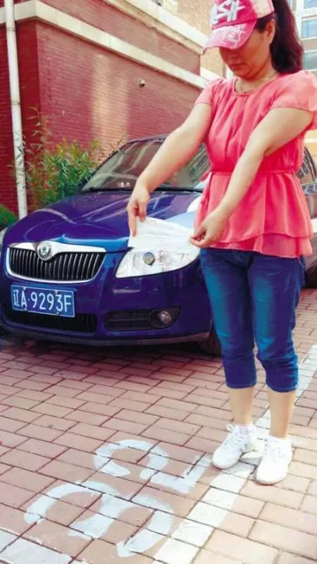 22歲大馬女文員到新2個月便私吞公款....偷120萬令吉買車買包...被抓時只說了一句話!