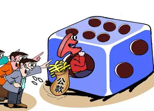 22歲大馬女文員到新2個月便私吞公款....偷120萬令吉買車買包...被抓時只說了一句話!