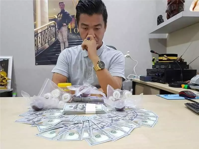 新聞回顧 !【網紅Dato:有錢就有尊嚴】~前空姐告訴你什麼才是尊嚴 句句屬實 網友都贊爆了~