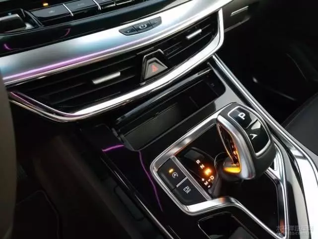 吉利嘉際/ PROTON MPV 實車曝光!內裝非常時尚精緻.... ESTIMA 和 ODYSSEY 完全沒有的比!