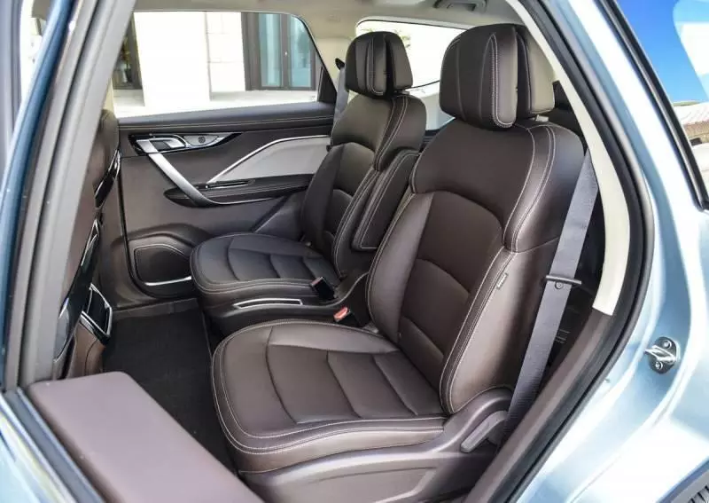 吉利嘉際/ PROTON MPV 實車曝光!內裝非常時尚精緻.... ESTIMA 和 ODYSSEY 完全沒有的比!