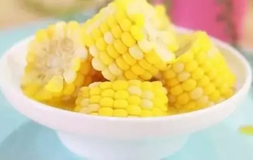 煮玉米時,往鍋里放些這玩意,煮出來的玉米又香又甜,味道更好