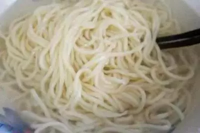 煮麵條是水開後才下鍋的?怪不得煮得不好吃,正確方法應該這樣做