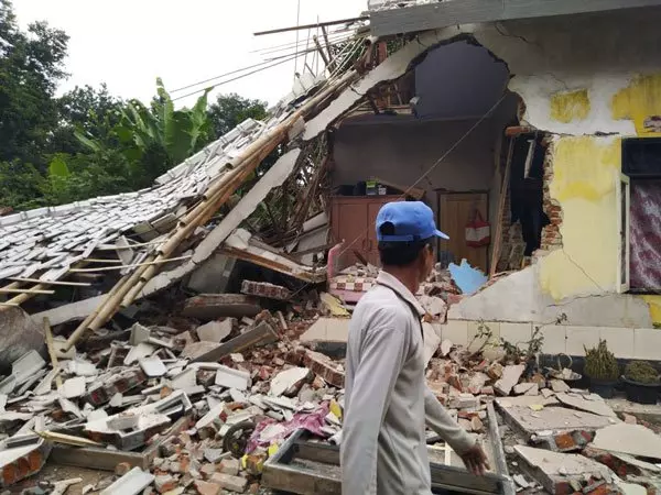 龍目地震引發山崩 中國報總編輯夫人戴秀琴不幸遇難