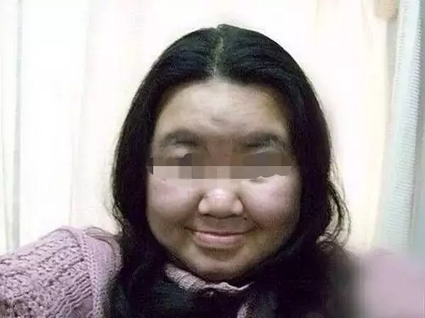 老人種甘蔗供養子讀大學,葬禮上來輛豪車,才知養子身份不簡單
