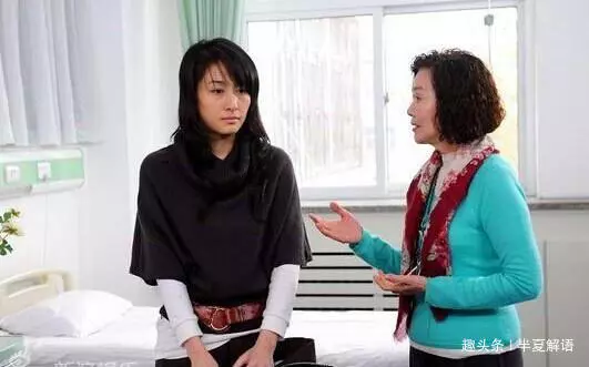 公婆給8萬彩禮,爸媽一分不動全陪嫁,新婚一個月取錢,果斷報警