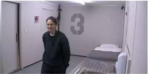 沒手機、沒電腦,一個人在「完全沒有社交的密閉空間」中呆5天,會發生什麼呢?這5個人的反應…