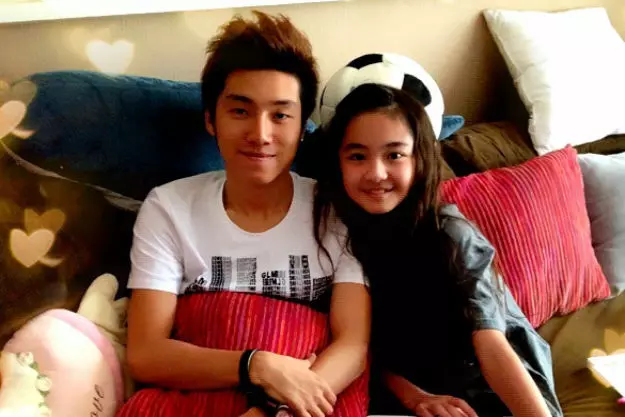 他把小蘿莉養成老婆!「8歲就一見鍾情」12歲認愛 如今兩人變這樣...真.十年養成計畫!
