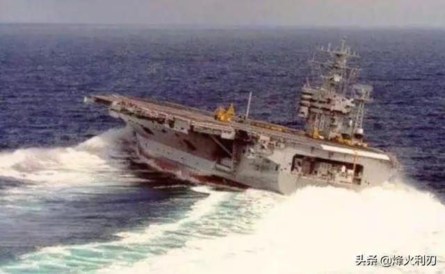 美艦隊遭颱風席捲!3艘軍艦沉沒,200架戰機報廢,海軍上將被停職