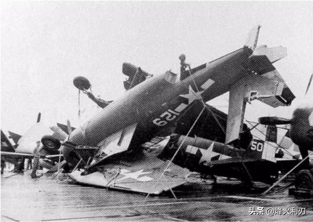 美艦隊遭颱風席捲!3艘軍艦沉沒,200架戰機報廢,海軍上將被停職