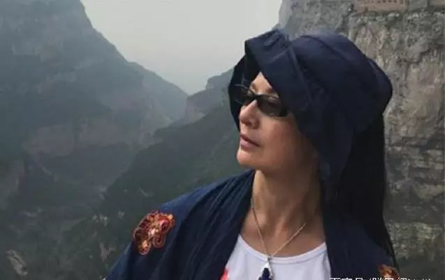 53歲武打女星李賽鳳近照曝光!曾經最美「霸王花」如今長成這樣