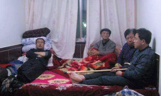 老父分家,給繼子價值千萬的鋪子,給親子一座老宅,卻救親子一命