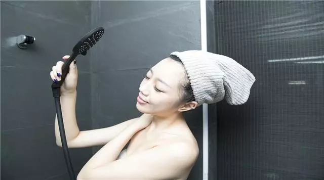 天天洗頭髮還是油膩膩的?原因無非這幾個,希望你也能知道