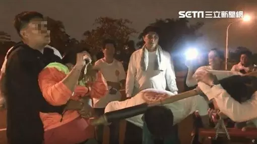 女友被鬼附身亂吼!媽祖降駕「霸氣渡化降妖」全場嚇傻 過程太激烈「連轎班都被殃及」