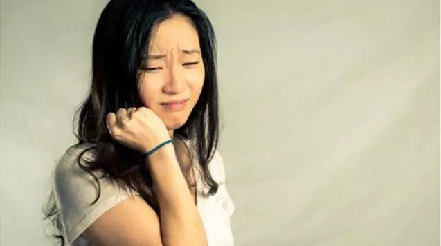 女子遠嫁,回娘家借錢被拒,巧遇表叔借3萬度過難關,還錢時淚目
