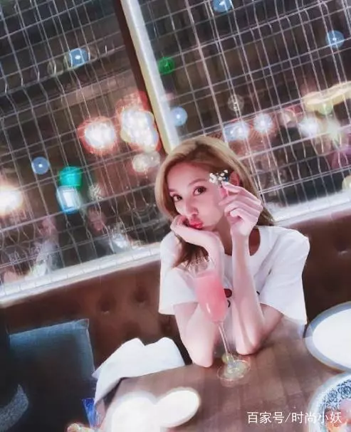 鄭嘉穎兒子滿月,正臉曝光大眼睛有神直盯帥爸爸,陳凱琳美艷如初