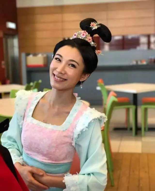 再榮升做外婆!32歲TVB小花嫁百億富豪:老公大女兒喜獲二胎千金