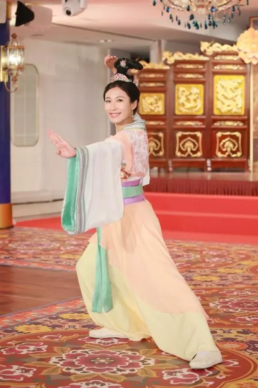 再榮升做外婆!32歲TVB小花嫁百億富豪:老公大女兒喜獲二胎千金