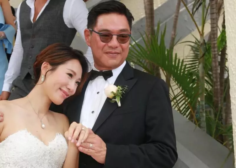 再榮升做外婆!32歲TVB小花嫁百億富豪:老公大女兒喜獲二胎千金