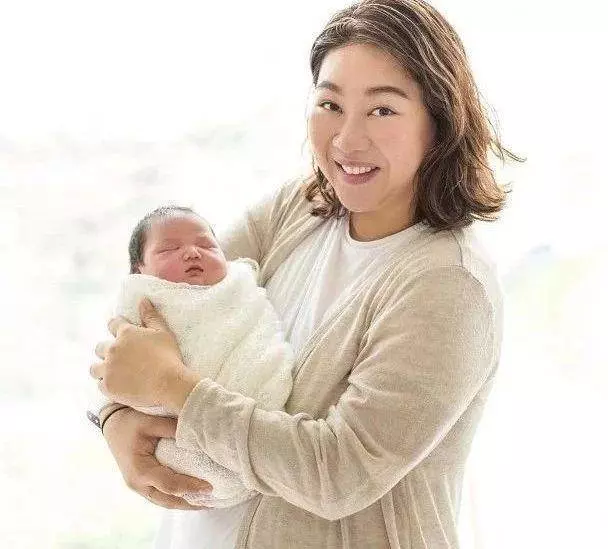 再榮升做外婆!32歲TVB小花嫁百億富豪:老公大女兒喜獲二胎千金