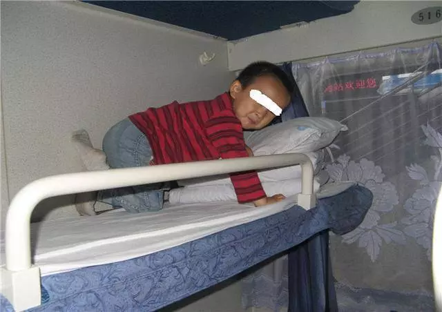 因父親遺囑不公,多年來我都不曾回過家 。無意間看到一封6年前的信 ,我立即賣房帶妻兒回老家