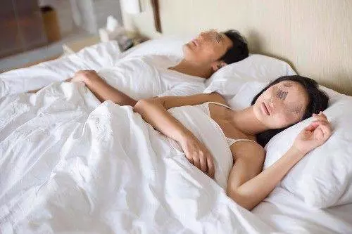 同居後男友不再碰我,半夜醒來一摸被子,我決定這輩子非他不嫁