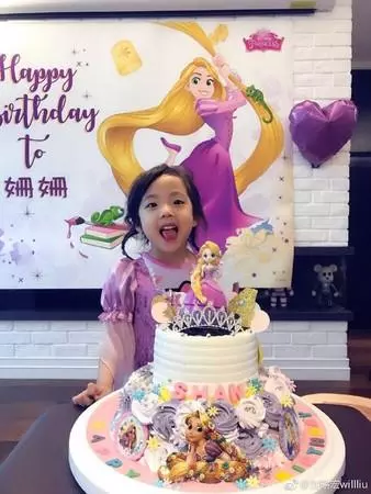 劉耕宏女兒生日趴聚「5星二代小公主」! 小泡芙近照曝光…網驚:這麼大了